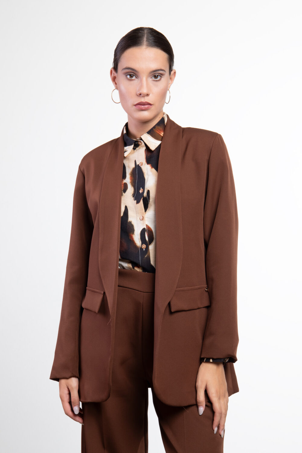 Giacca blazer con profondi revers