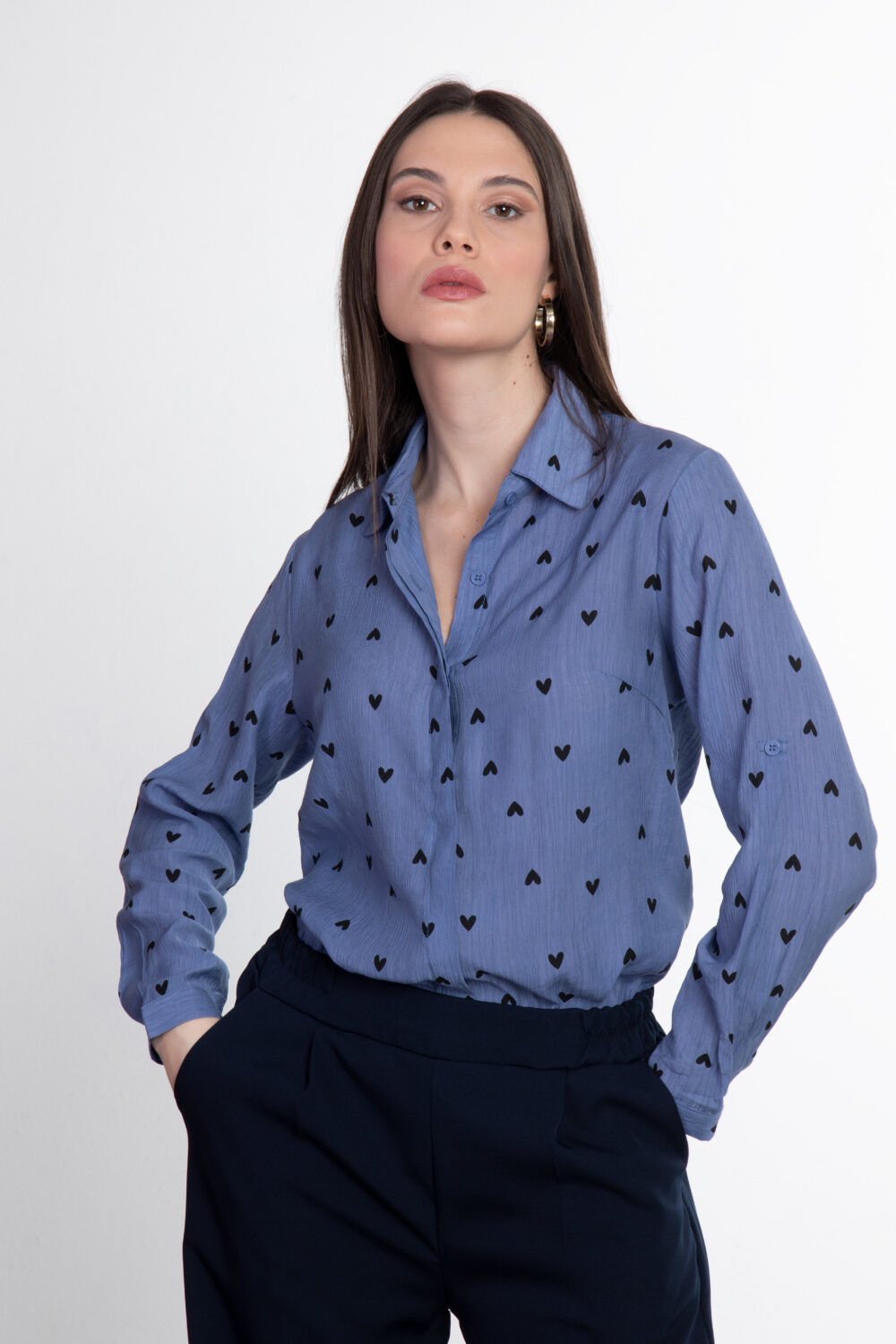 Camicia con stampa cuori all-over
