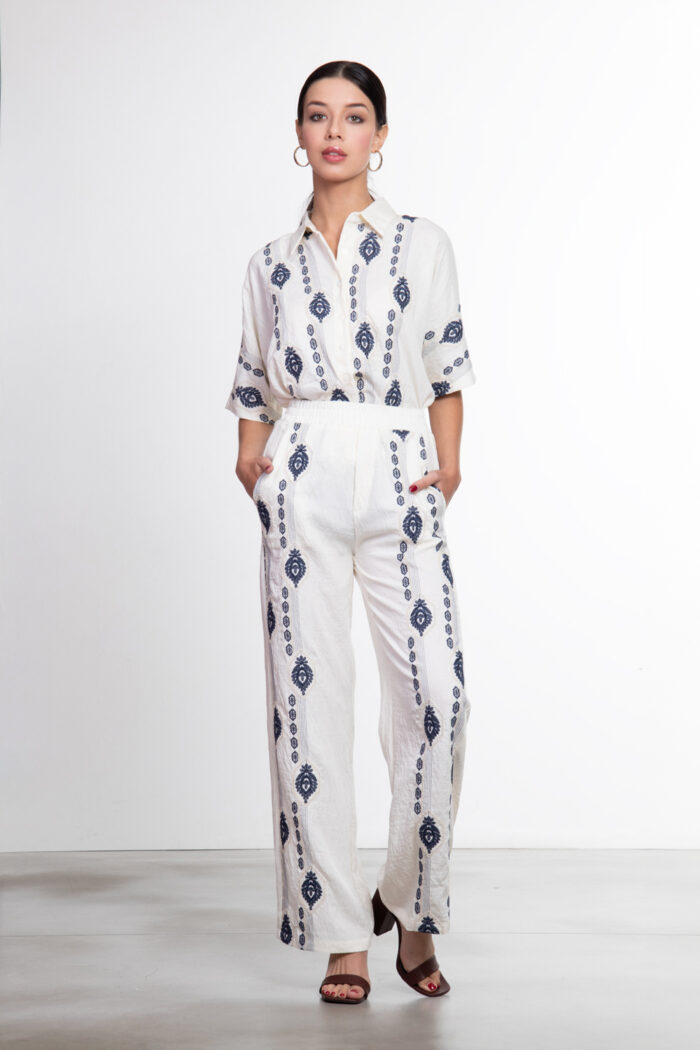 Pantalone con ricami