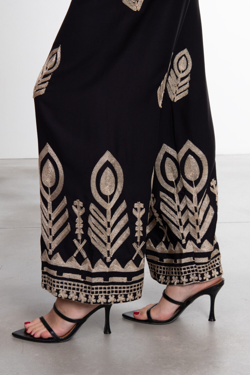 Pantalone con Ricami Dorati