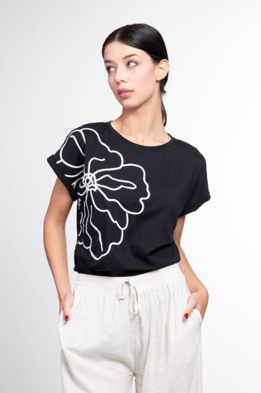T-shirt con Fiore Ricamato