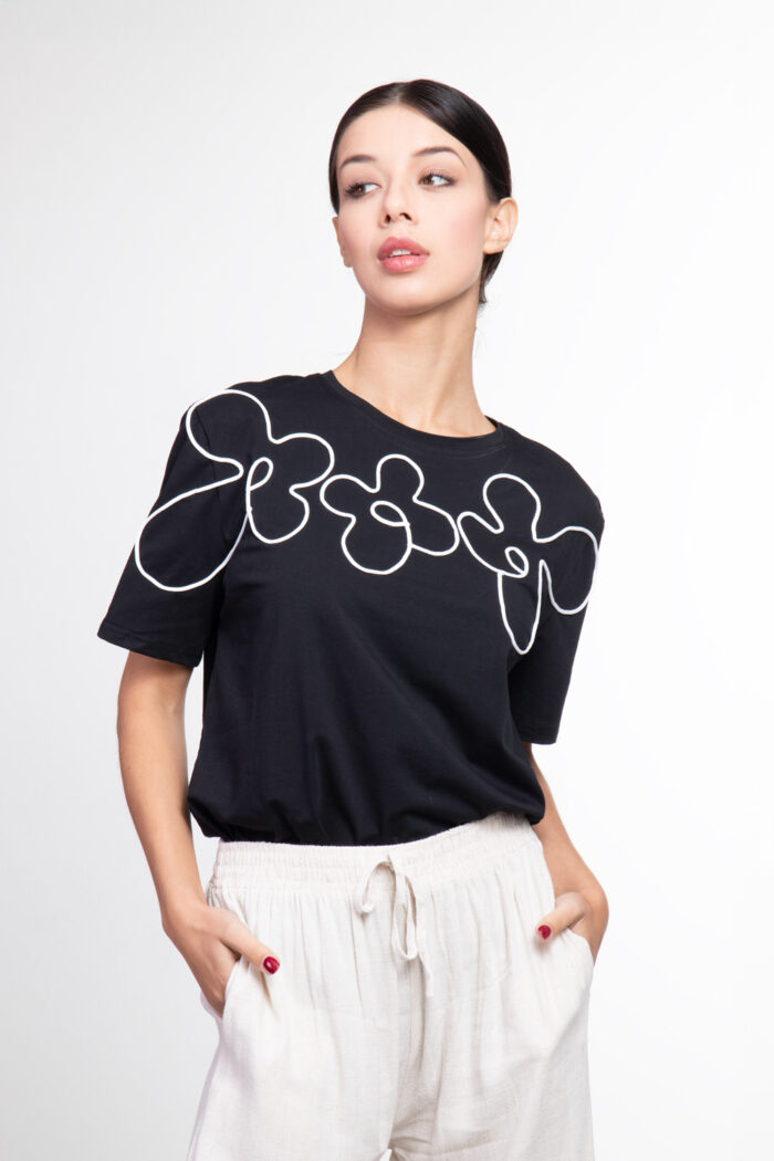 T-shirt con Ricami
