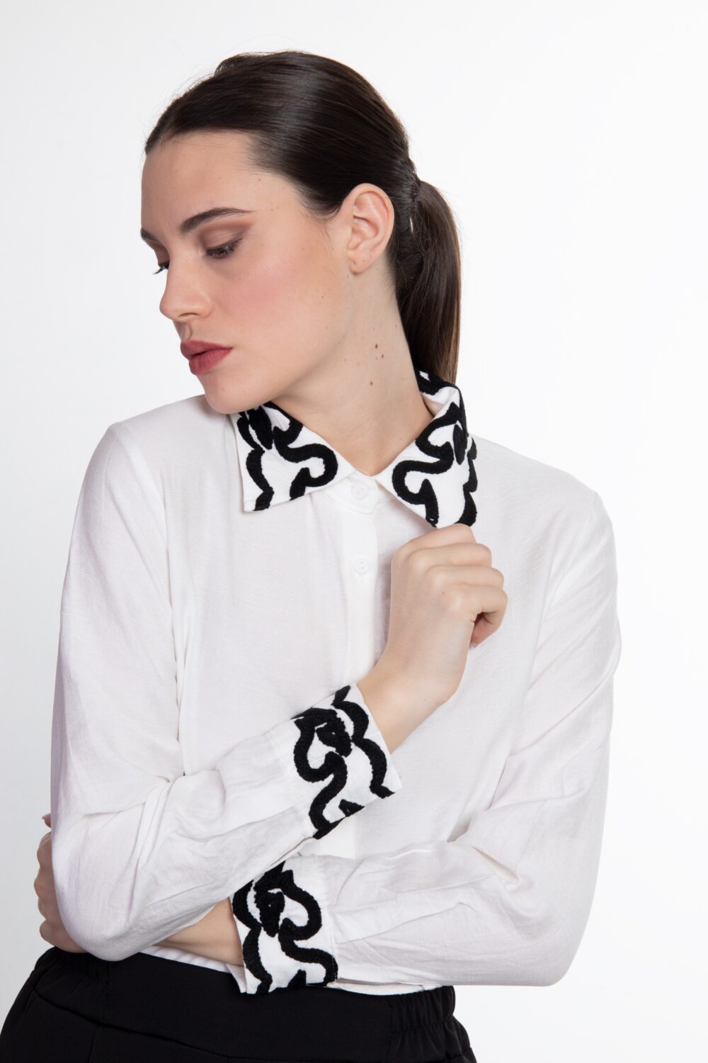 Camicia con ricami